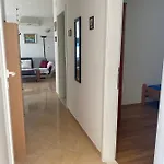 2 Bed Comfy Gem: Functional, Ideal Location, Steps To The * Blace
