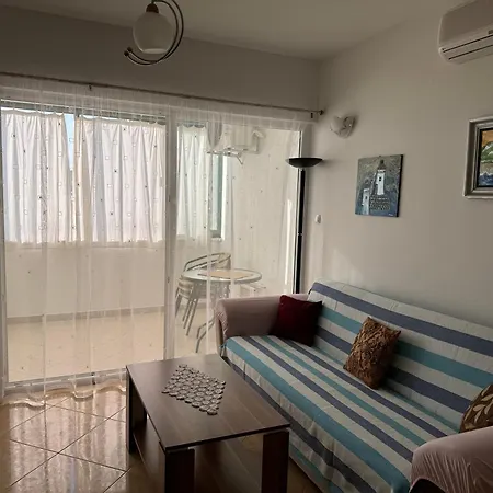 Daire 2 Bed Comfy Gem: Functional, Ideal Location, Steps To The Blace