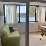 2 Bed Comfy Gem: Functional, Ideal Location, Steps To The Apartmán *