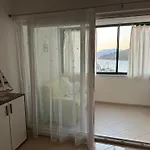 2 Bed Comfy Gem: Functional, Ideal Location, Steps To The