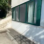 2 Bed Comfy Gem: Functional, Ideal Location, Steps To The Blace