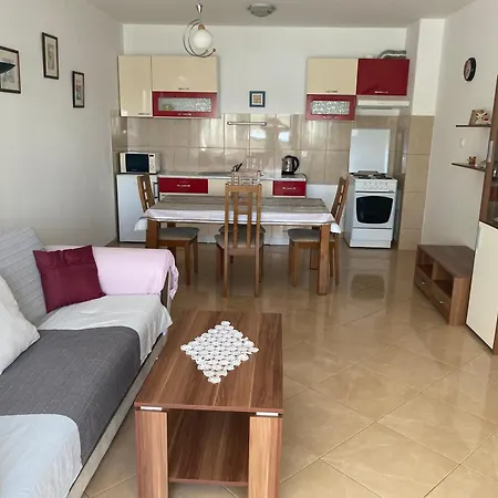 Διαμέρισμα 2 Bed Comfy Gem: Functional, Ideal Location, Steps To The *