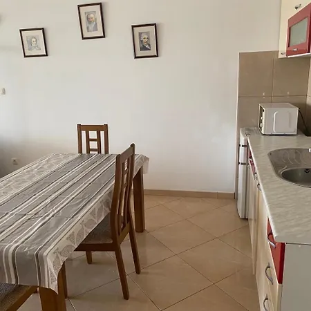 2 Bed Comfy Gem: Functional, Ideal Location, Steps To The * Блаце